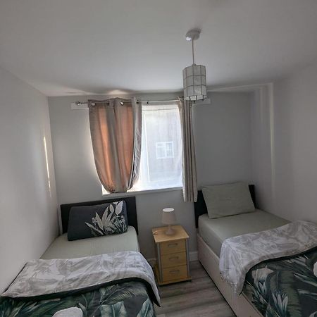 A&A Apartment Basildon Nevendon Eksteriør billede