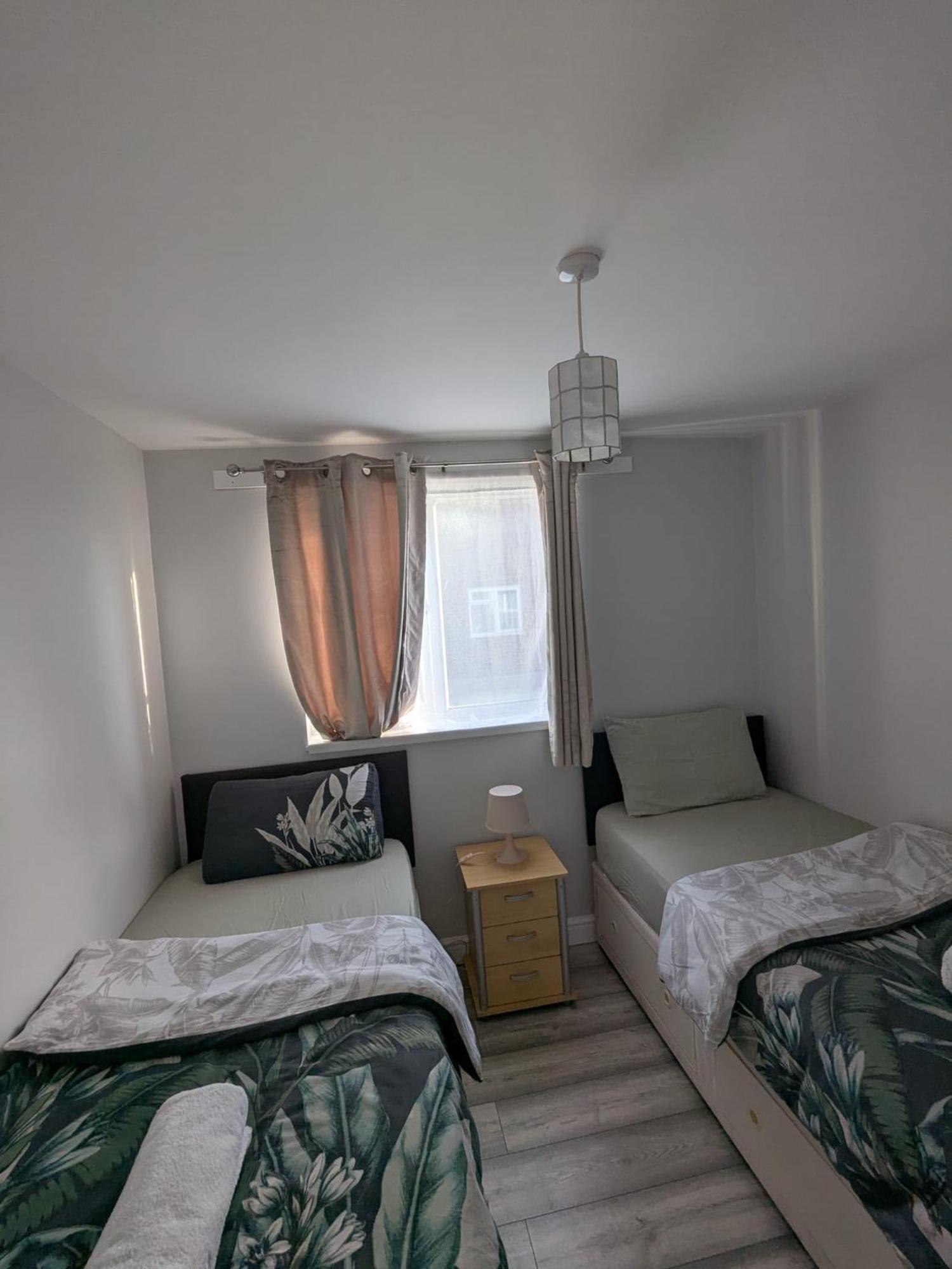 A&A Apartment Basildon Nevendon Eksteriør billede