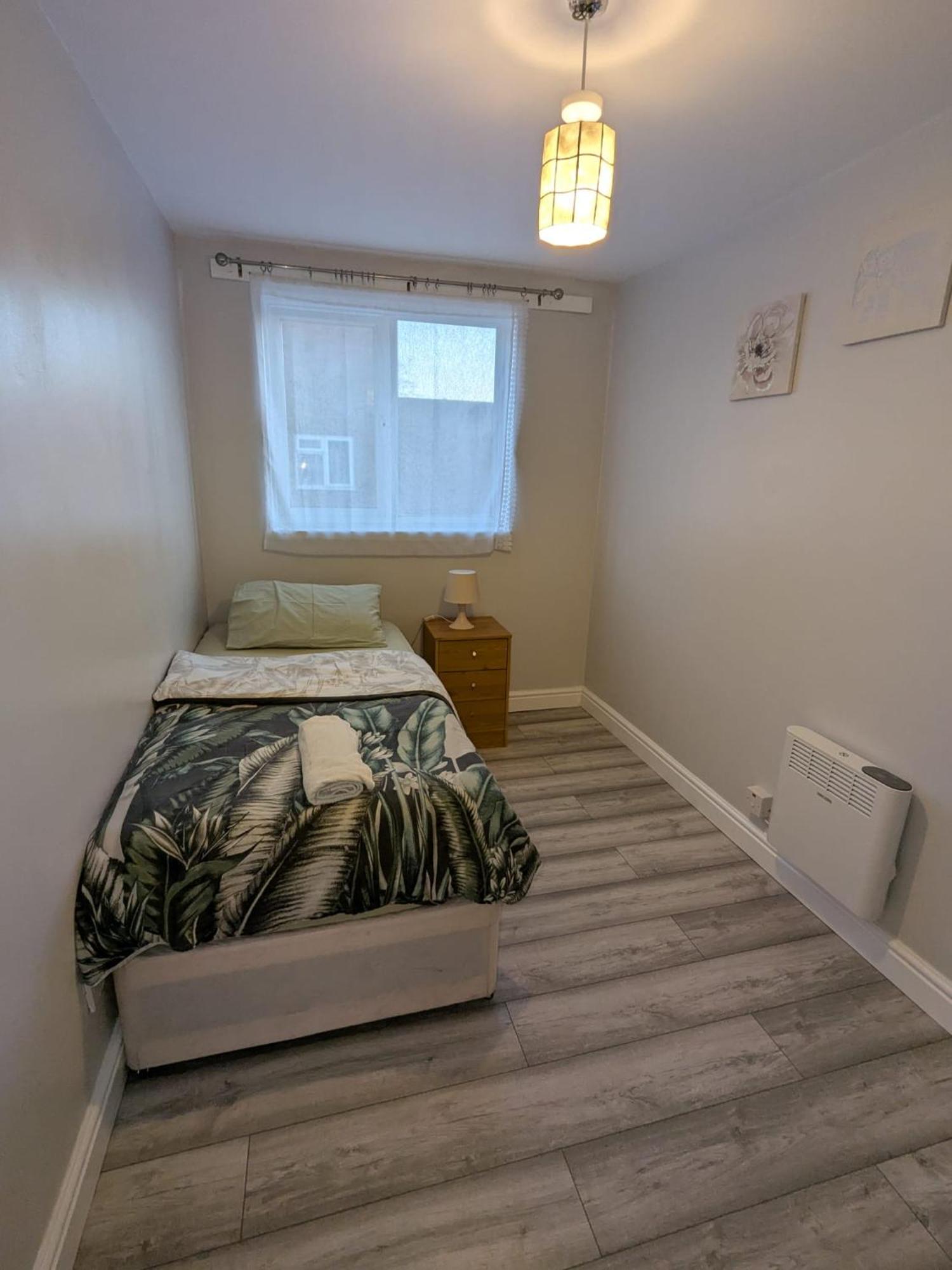 A&A Apartment Basildon Nevendon Eksteriør billede