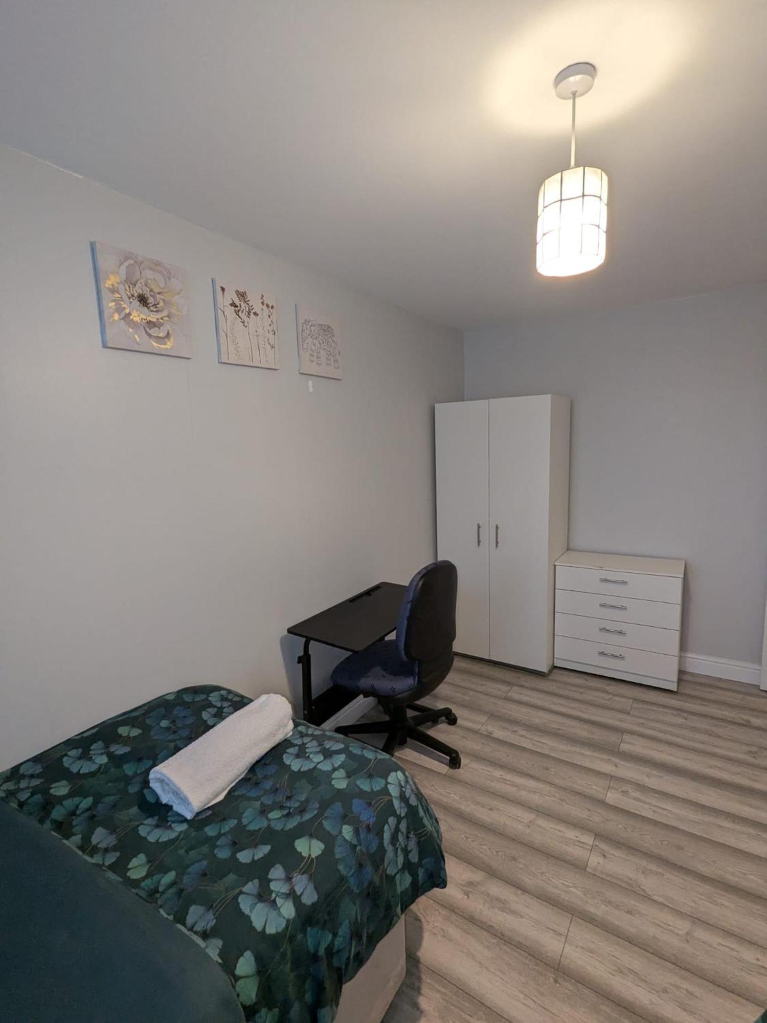 A&A Apartment Basildon Nevendon Eksteriør billede