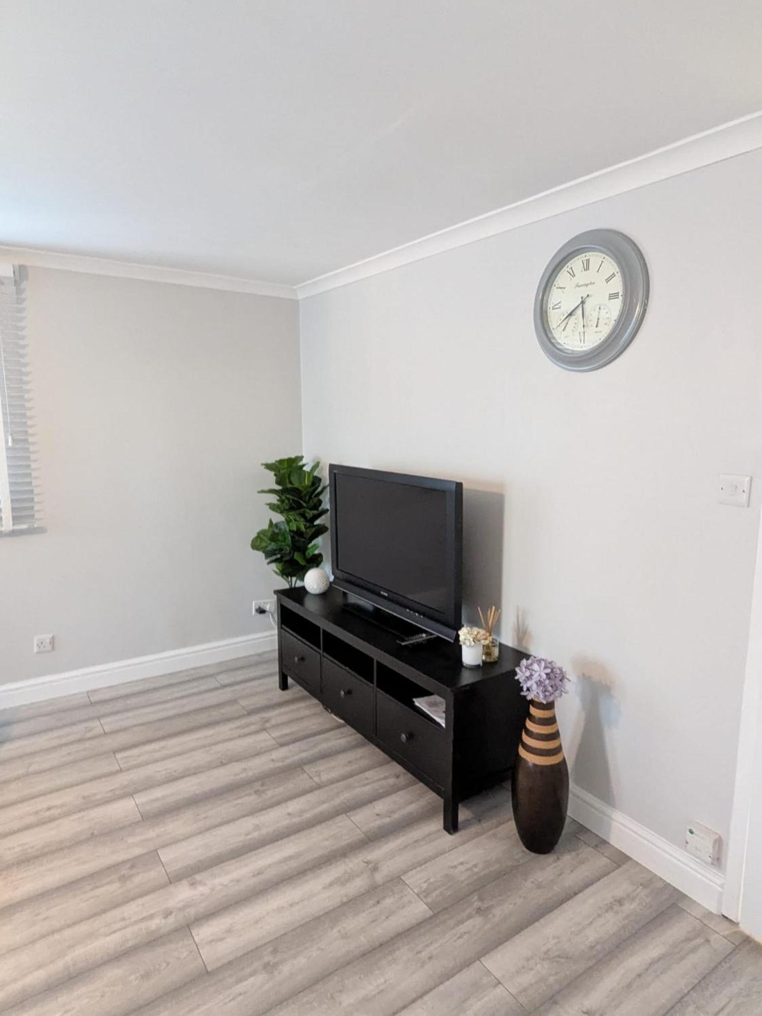 A&A Apartment Basildon Nevendon Eksteriør billede