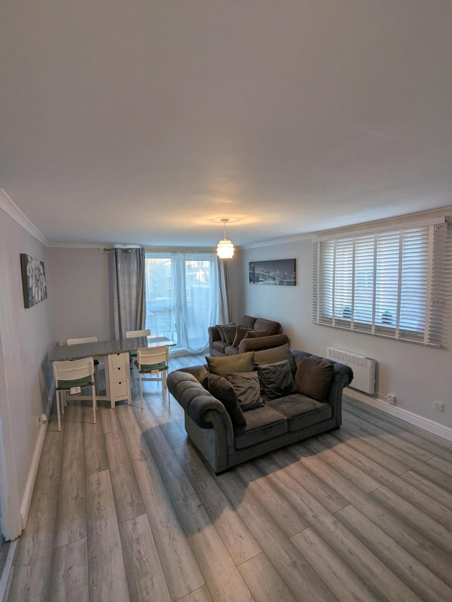 A&A Apartment Basildon Nevendon Eksteriør billede