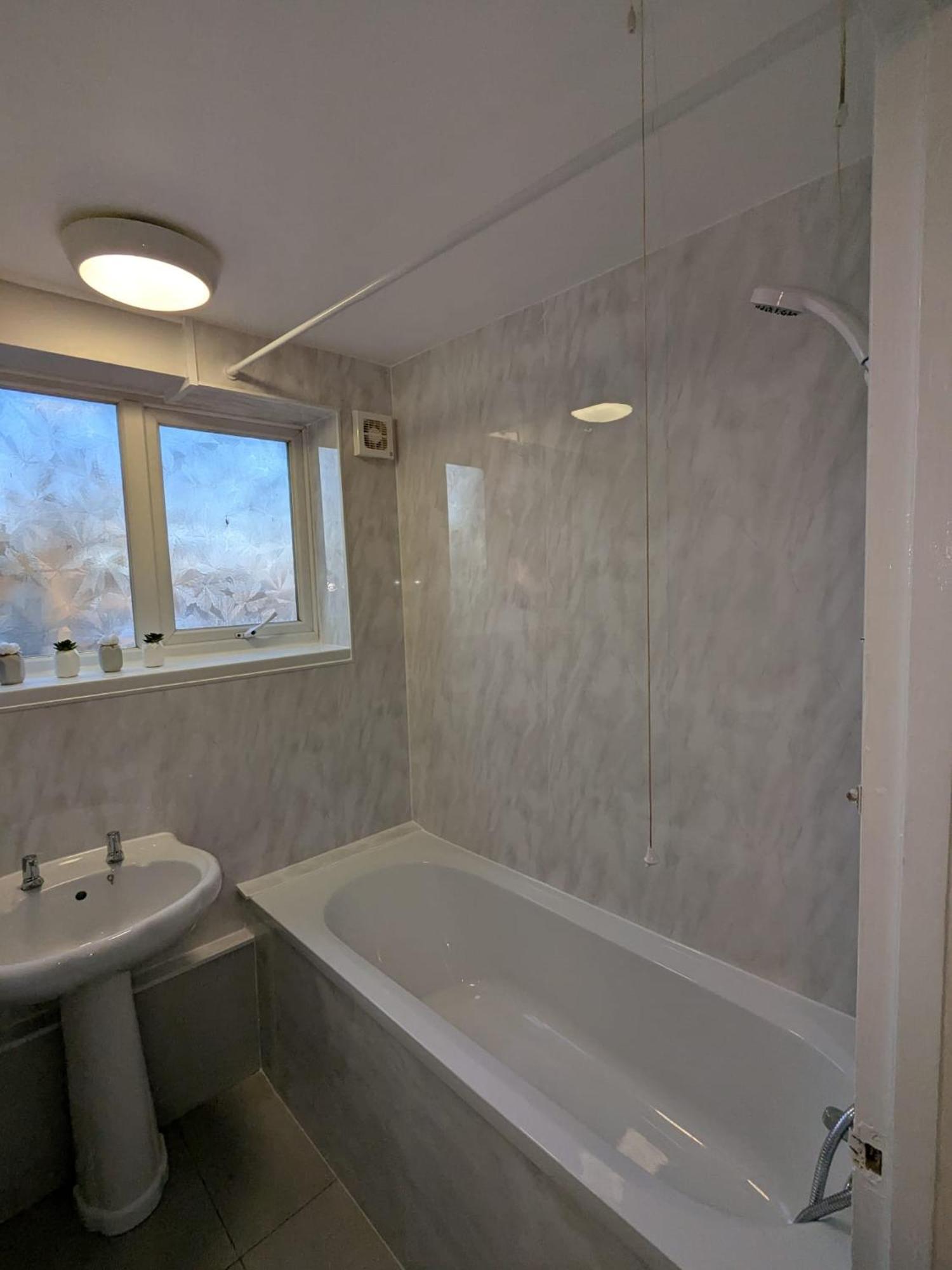 A&A Apartment Basildon Nevendon Eksteriør billede