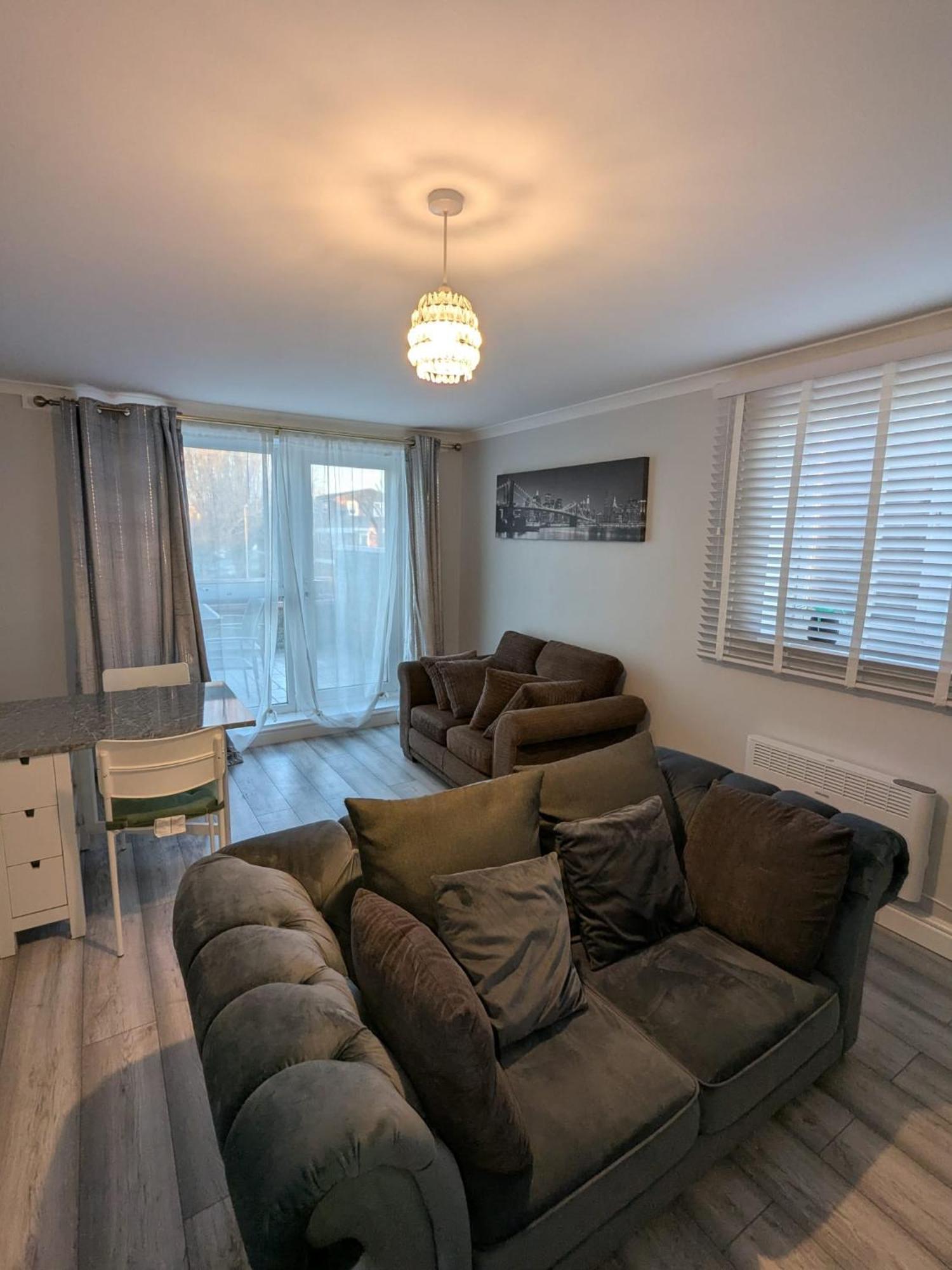 A&A Apartment Basildon Nevendon Eksteriør billede